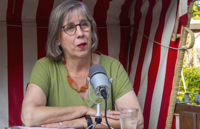 Helga Vogt bei einer Lesung